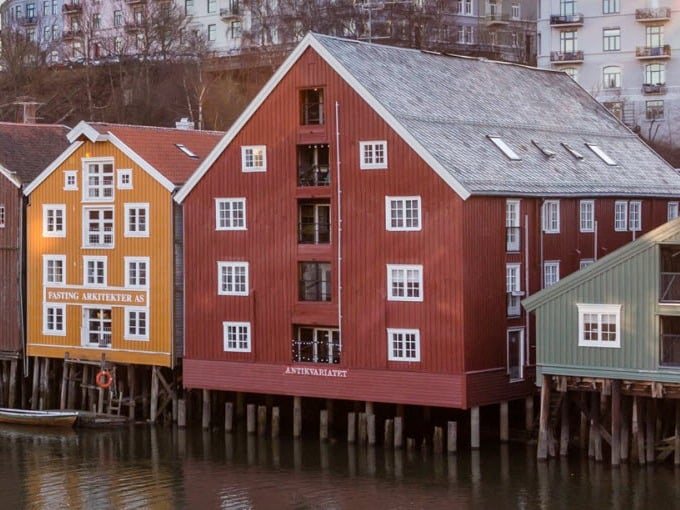 Morning-at-Bakklandet-Trondheim-Norway-1920.jpg
