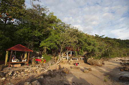 Entardecer no OonLee Bungalows, norte de Koh Jum Entardecer no OonLee Bungalows, norte de Koh Jum